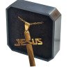 CADENA DIJE CRUZ JESÚS DE ACERO DORADO EN ESTUCHE.